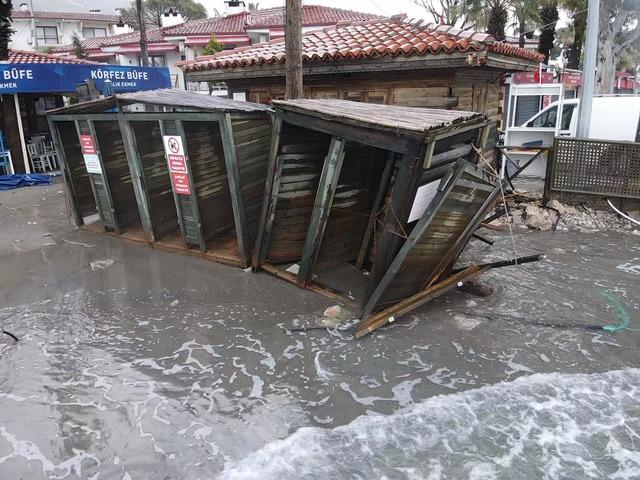 Muğla da fırtına g&uuml;nl&uuml;k yaşamı olumsuz etkiliyor 18