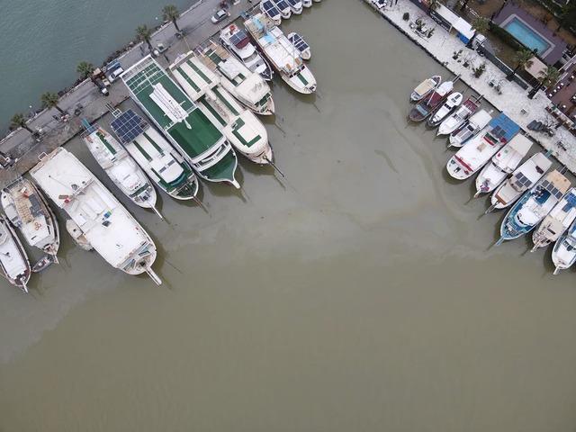 Muğla da fırtına g&uuml;nl&uuml;k yaşamı olumsuz etkiliyor 13