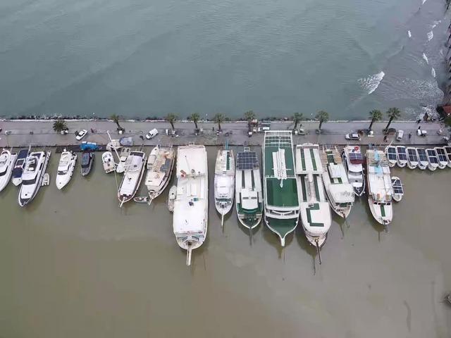 Muğla da fırtına g&uuml;nl&uuml;k yaşamı olumsuz etkiliyor 12