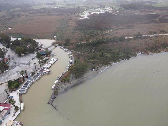 Muğla da fırtına g&uuml;nl&uuml;k yaşamı olumsuz etkiliyor 4