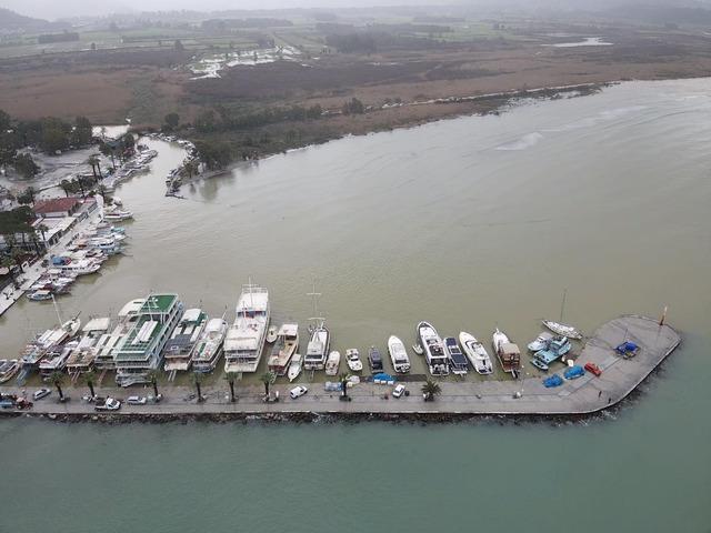 Muğla da fırtına g&uuml;nl&uuml;k yaşamı olumsuz etkiliyor 3