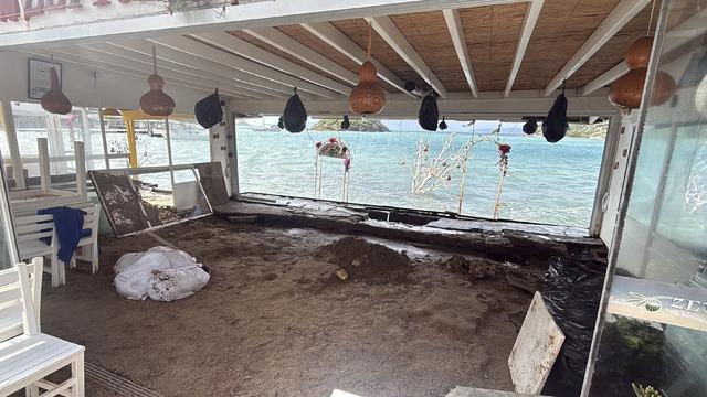 Muğla da fırtına g&uuml;nl&uuml;k yaşamı olumsuz etkiliyor 1