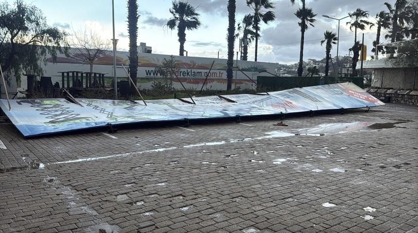 Muğla'da fırtına g&uuml;nl&uuml;k yaşamı olumsuz etkiliyor