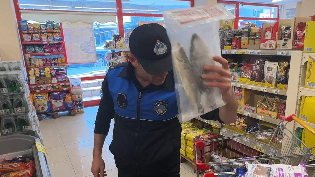 Avcılar da gıda denetimi! Son t&uuml;ketim tarihinin &uuml;zerinden 10 ay ge&ccedil;en &uuml;r&uuml;nler bulundu 1