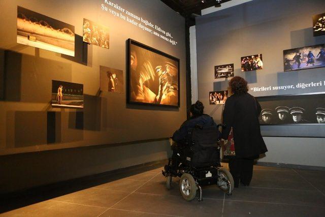 Nil&uuml;fer&rsquo;de sanat i&ccedil;inde sanat 1