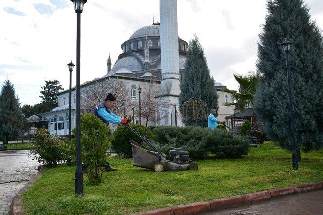 Kartepe’de kamusal alanlarda bahar bakımı yapılıyor