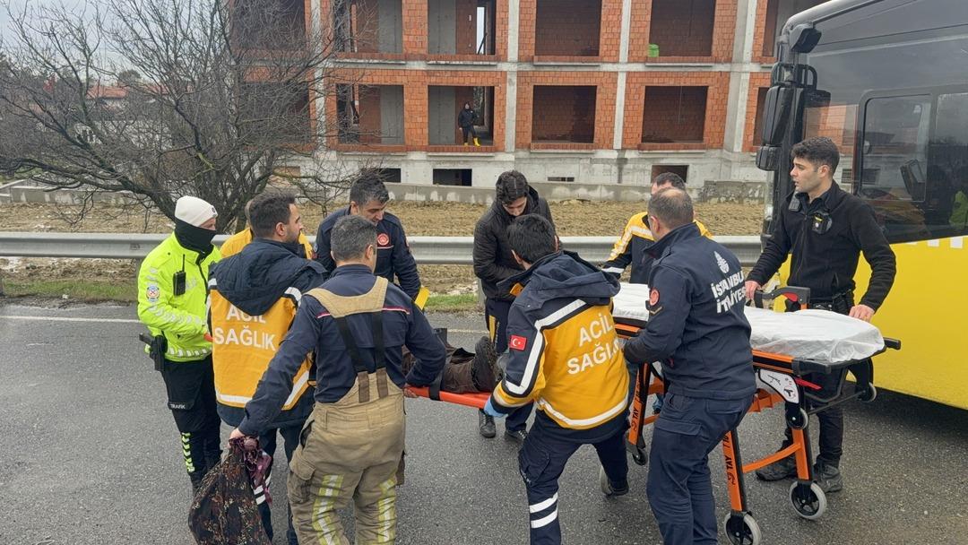 İETT otobüsü bariyere çarparak yoldan çıktı! Yaralılar var 1