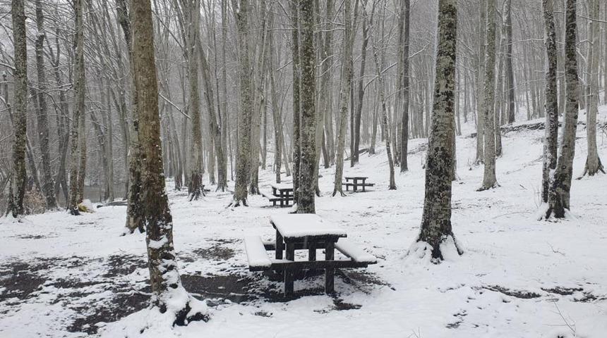 Kırklareli&rsquo;nin y&uuml;ksek kesimleri beyaza b&uuml;r&uuml;nd&uuml;