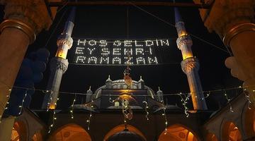 Diyanet a&ccedil;ıkladı! İşte illere g&ouml;re iftar, sahur ve teravih namazı saatleri 