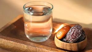 Oru&ccedil; tutarken baş ağrısı yaşamamak i&ccedil;in sahur ve iftarda mutlaka bunları yapın! Ramazan'da baş ağrısını bı&ccedil;ak gibi kesen y&ouml;ntemler