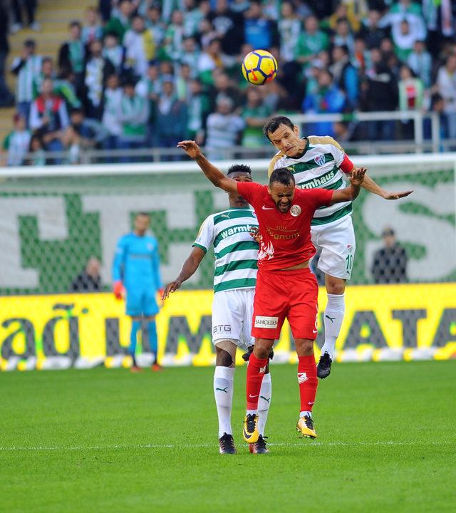 Bursaspor deplasmanda Antalyaspor'a konuk oluyor