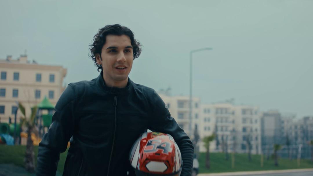 Bir&ccedil;ok &uuml;nl&uuml; isim rol aldı... Afet konutları i&ccedil;in &ouml;zel film: "Bu Başarı T&uuml;rkiye nin" 4