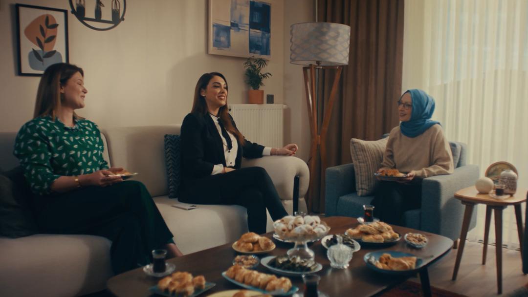 Bir&ccedil;ok &uuml;nl&uuml; isim rol aldı... Afet konutları i&ccedil;in &ouml;zel film: "Bu Başarı T&uuml;rkiye nin" 10