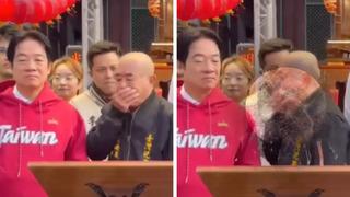 Törende şaşkına çeviren anlar: Başkan, kürsüde Cumhurbaşkanının üstüne kustu!