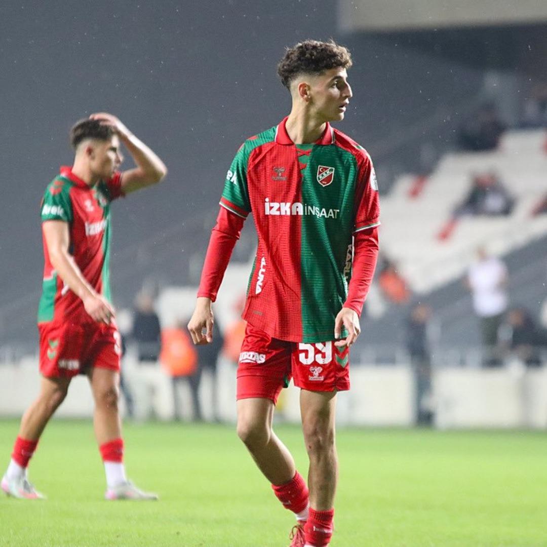 Fenerbah&ccedil;e nin yeni transferi Adem Yeşilyurt İstanbul da! Bonservisi belli oldu 2