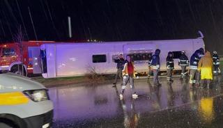 Samsun'da yolcu otob&uuml;s&uuml; devrildi: 6 yaralı