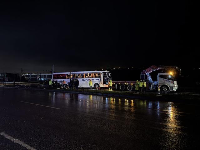 Samsun da yolcu otob&uuml;s&uuml; devrildi, 7 kişi yaralandı 5