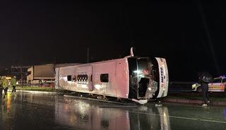 Samsun'da yolcu otob&uuml;s&uuml; devrildi, 7 kişi yaralandı