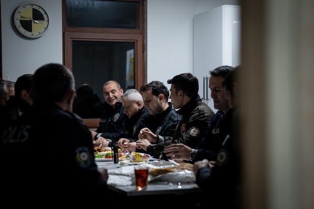 Ankara da polisler ilk sahurunu mesai başında yaptı 1
