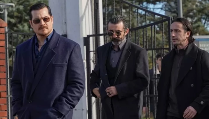 Eşref R&uuml;ya'da silahlar &ccedil;ekildi! O oyuncu diziden ayrıldı