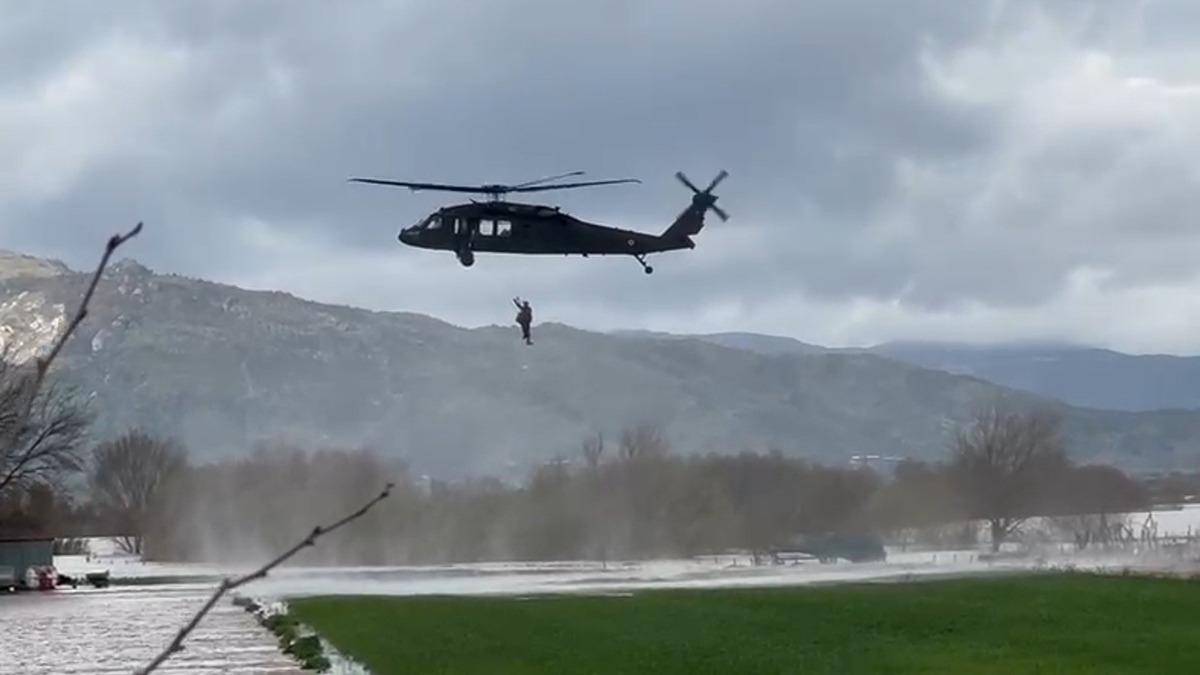 1 hafta boyunca mahsur kalmış! Tesadüfen fark edildi, helikopterle kurtarıldı - Mynet Yaşam