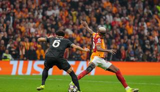 Galatasaray ma&ccedil;ı sonrası &ccedil;irkin olay! Yıldız isme ırk&ccedil;ı saldırı: İlk a&ccedil;ıklama geldi