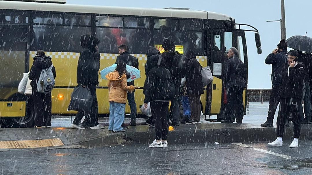 Bahar havası bitti! İstanbul’a kar yağışı geliyor: Sıcaklık 7 derece birden düşecek 2