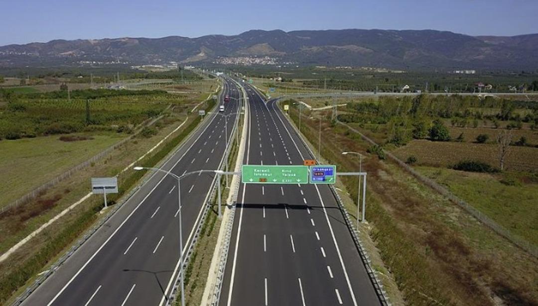 İstanbul-İzmir otoyolu yeniden ulaşıma a&ccedil;ıldı 1