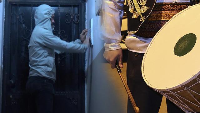 70 yıldır sahurda davul yerine s&uuml;ren "Pilava" geleneği