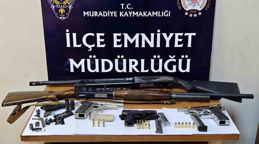 Van&rsquo;da &ccedil;ok sayıda silah ve m&uuml;himmat ele ge&ccedil;irildi