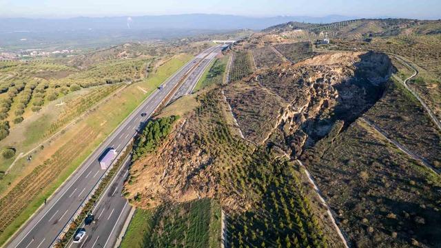 İzmir - İstanbul otoyolunda korkutan heyelan 4