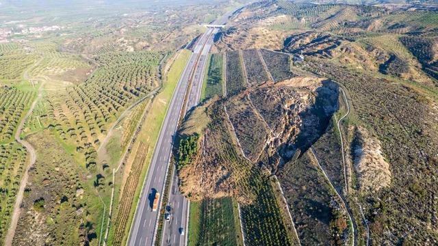 İzmir - İstanbul otoyolunda korkutan heyelan 3