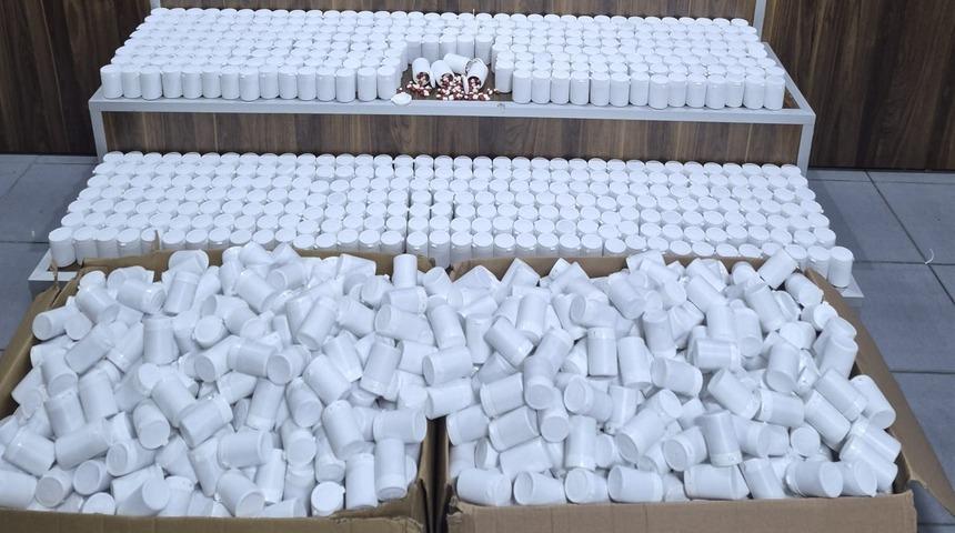 İzmir&rsquo;de iş yerine uyuşturucu operasyonu: 7 g&ouml;zaltı