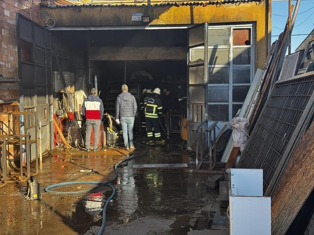 Kırklareli nde iş yerinde &ccedil;ıkan yangında bir kişi yaralandı 1