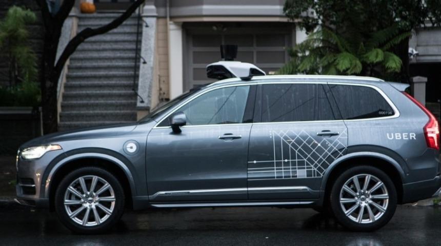 Otonom araç testlerini yasakladı!