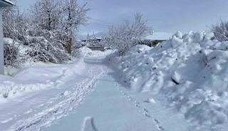Karlıova&rsquo;da kar yağışı etkisini s&uuml;rd&uuml;r&uuml;yor