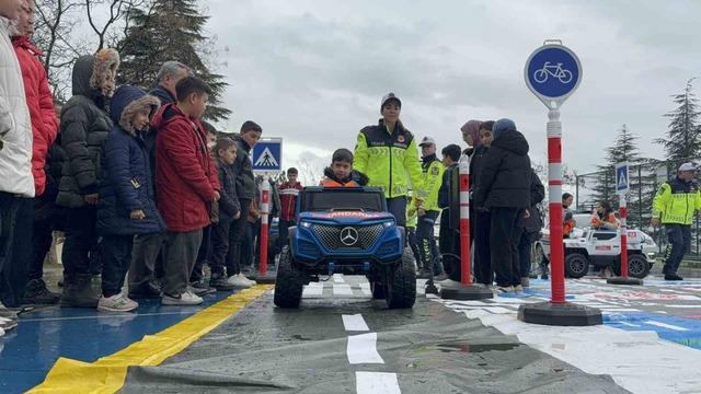 Tokat’ta jandarmadan köy okullarında trafik eğitimi 5