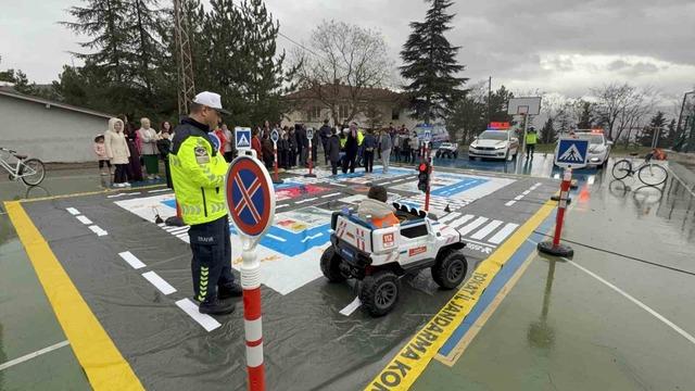 Tokat’ta jandarmadan köy okullarında trafik eğitimi 4