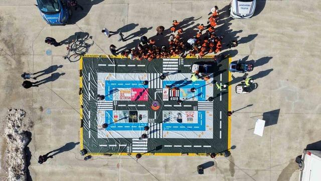 Tokat’ta jandarmadan köy okullarında trafik eğitimi 2