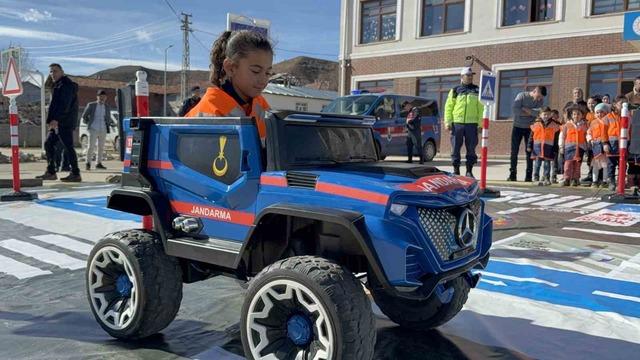 Tokat’ta jandarmadan köy okullarında trafik eğitimi 1