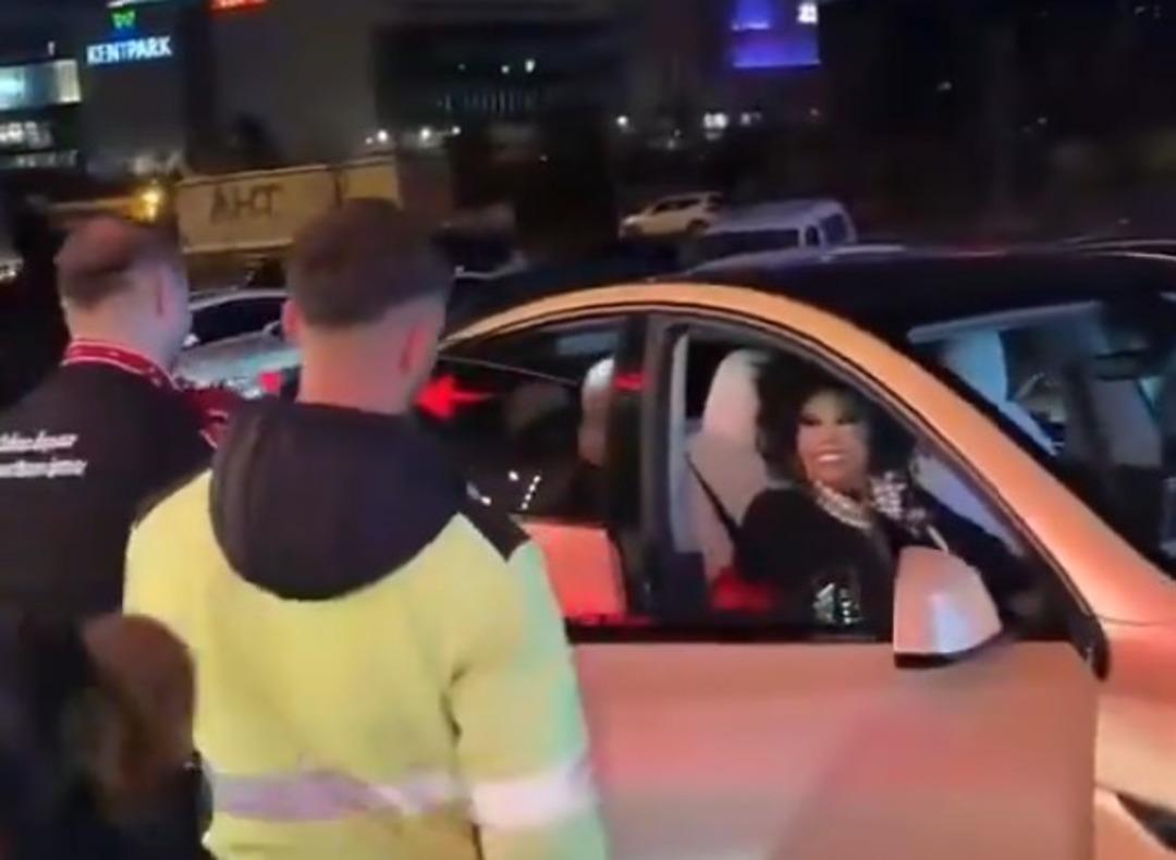 Serveti say say bitmiyor! B&uuml;lent Ersoy altın kaplama aracıyla g&uuml;ndemde 3