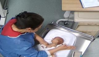 5 g&uuml;nl&uuml;k bebeği d&ouml;verek sakat bırakmıştı: Kendini savundu!