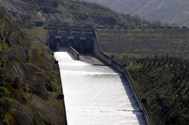 Yuvacık Barajı dolunca kapaklar açıldı