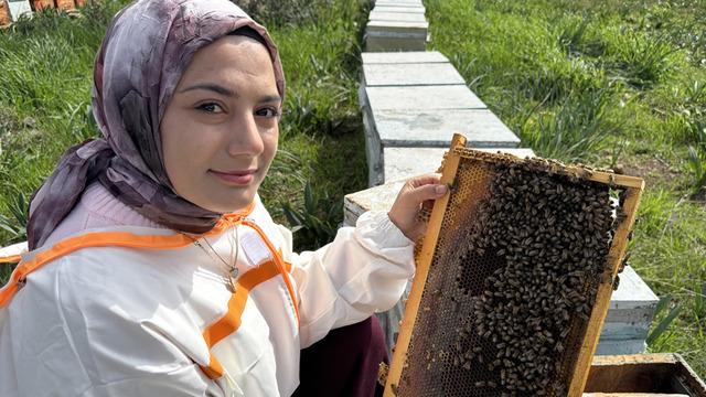Mesleği babasından öğrendi! 21 yaşındaki genç kız aldığı devlet desteğiyle işi büyüttü