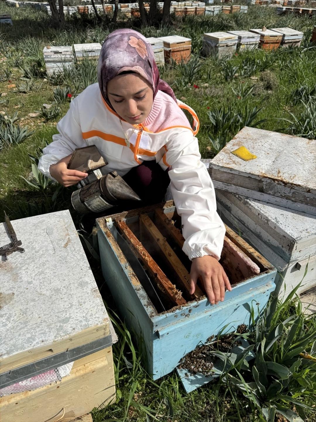 Mesleği babasından &ouml;ğrendi! 21 yaşındaki gen&ccedil; kız aldığı devlet desteğiyle işi b&uuml;y&uuml;tt&uuml; 1