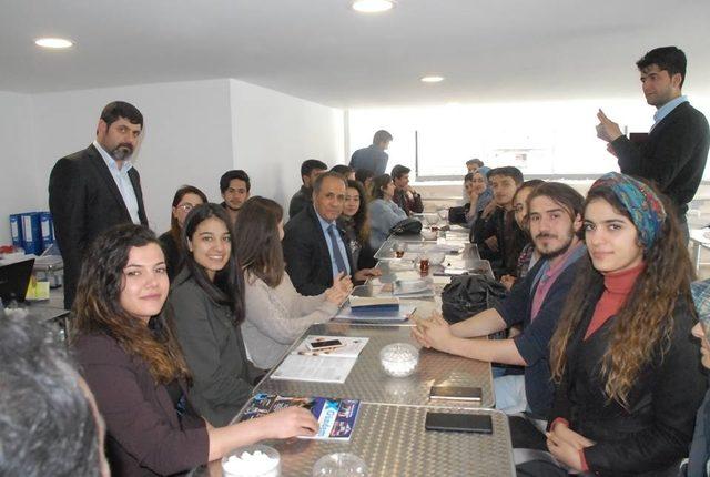 Van YYÜ öğrencilerinden VATSO adayı Kandaşoğlu’na destek ziyaret