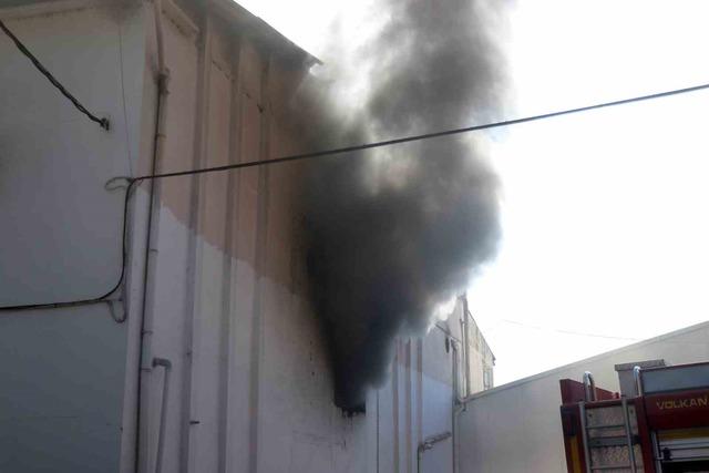 Şekerleme fabrikasında korkutan yangın: Ekipler seferber oldu 3