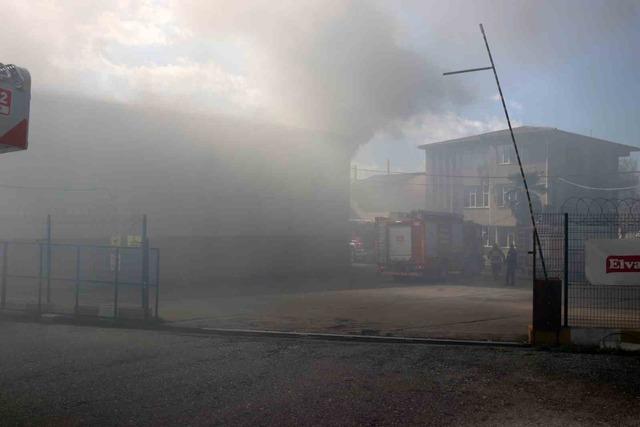 Şekerleme fabrikasında korkutan yangın: Ekipler seferber oldu 2
