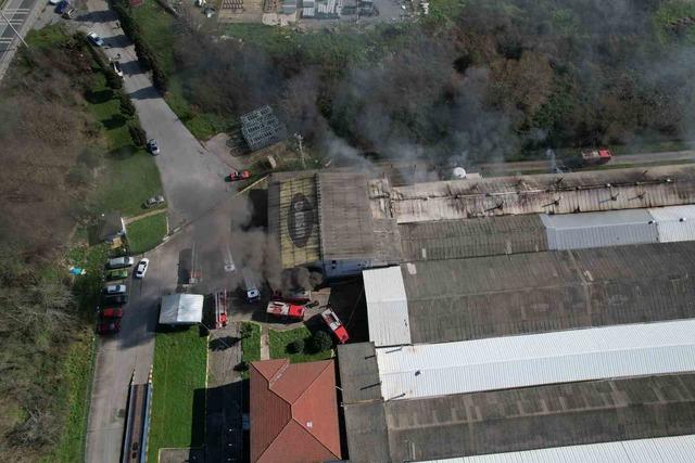 Şekerleme fabrikasında korkutan yangın: Ekipler seferber oldu 1