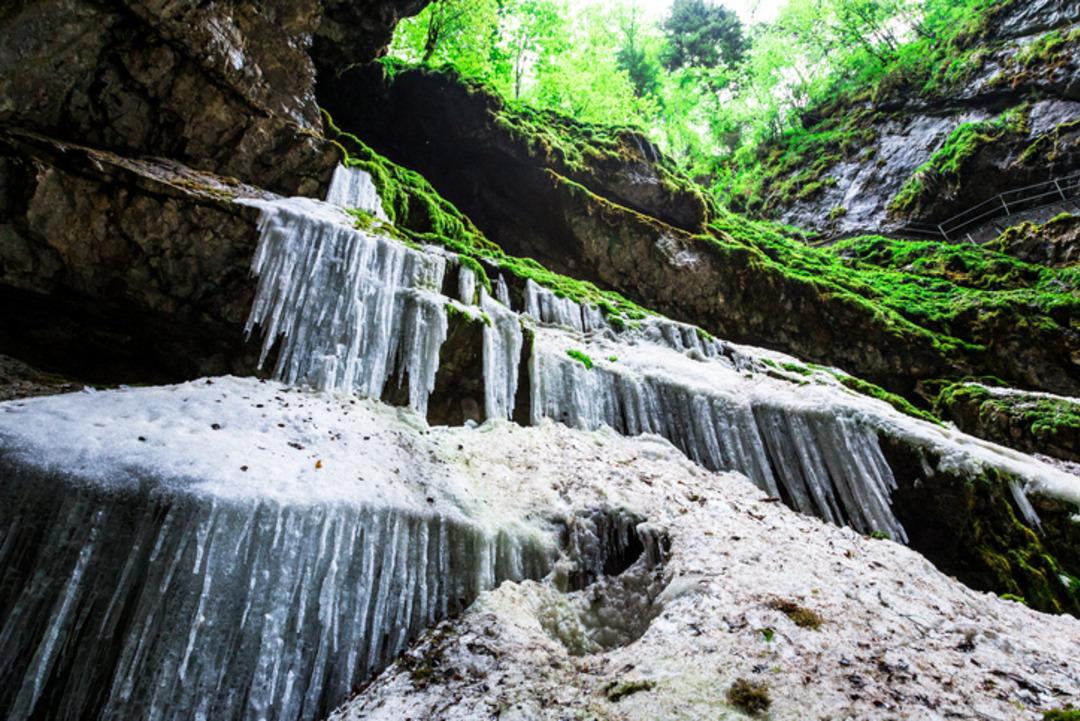 Buzul mağarada 5000 yıllık bakteri bulundu! 10 modern antibiyotiğe dirençli 1
